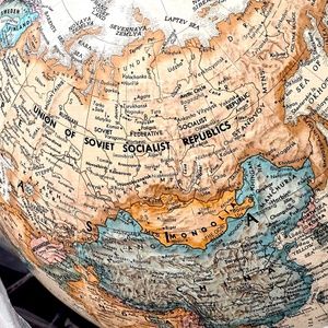 "Neiman Marcus". It is a Vintage "Unused" Replogle Globe late 1980s World Classi